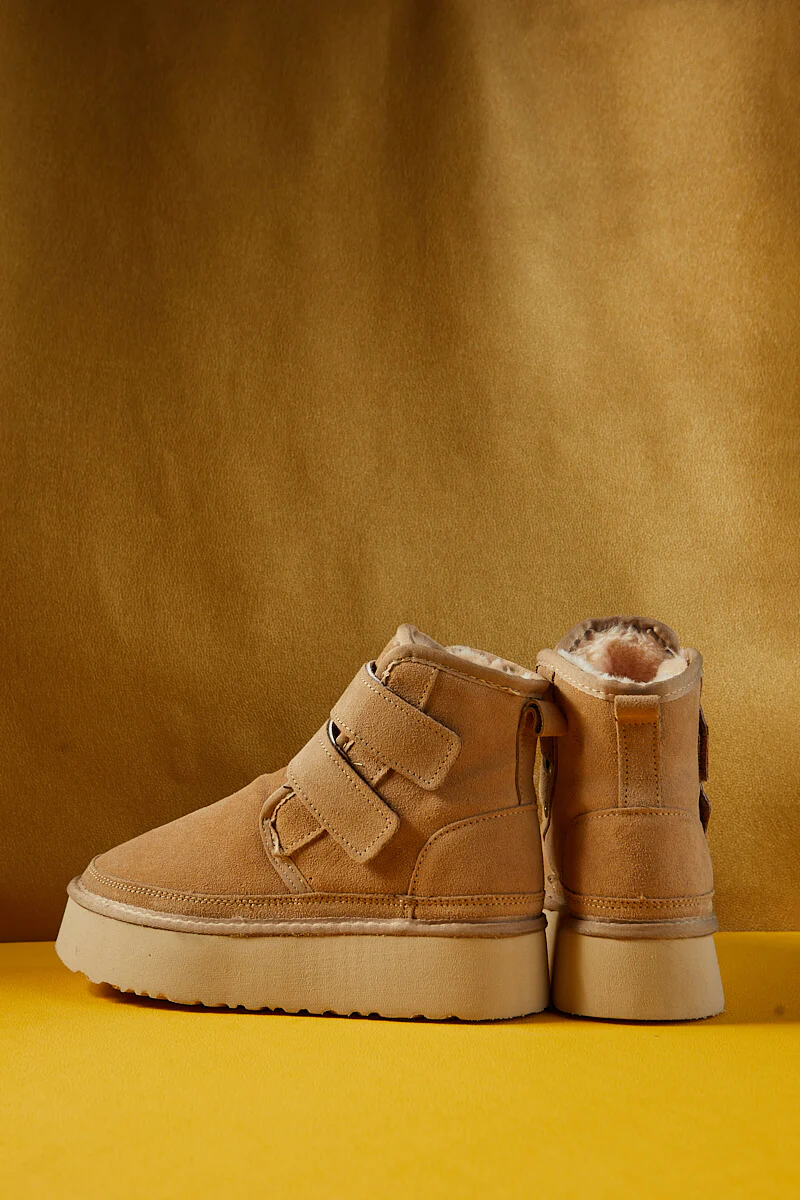 Smaibulun Ugg | Arlene Suede Platform Boots - Sand - Image 12