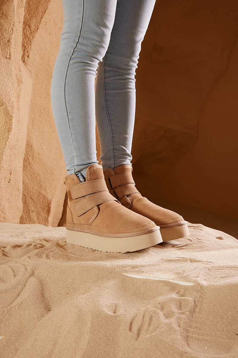 Smaibulun Ugg | Arlene Suede Platform Boots - Sand - Image 2