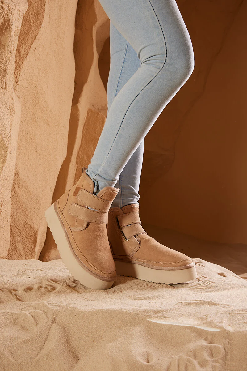 Smaibulun Ugg | Arlene Suede Platform Boots - Sand - Image 3