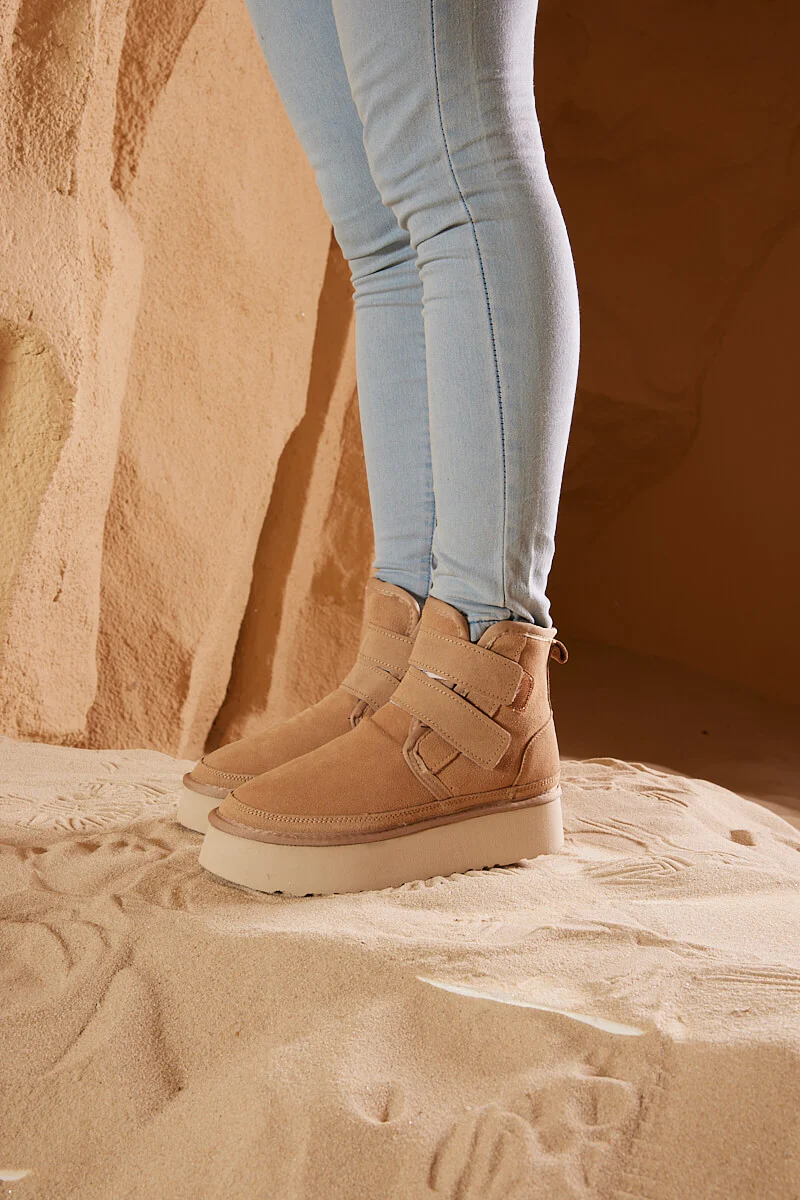 Smaibulun Ugg | Arlene Suede Platform Boots - Sand - Image 5