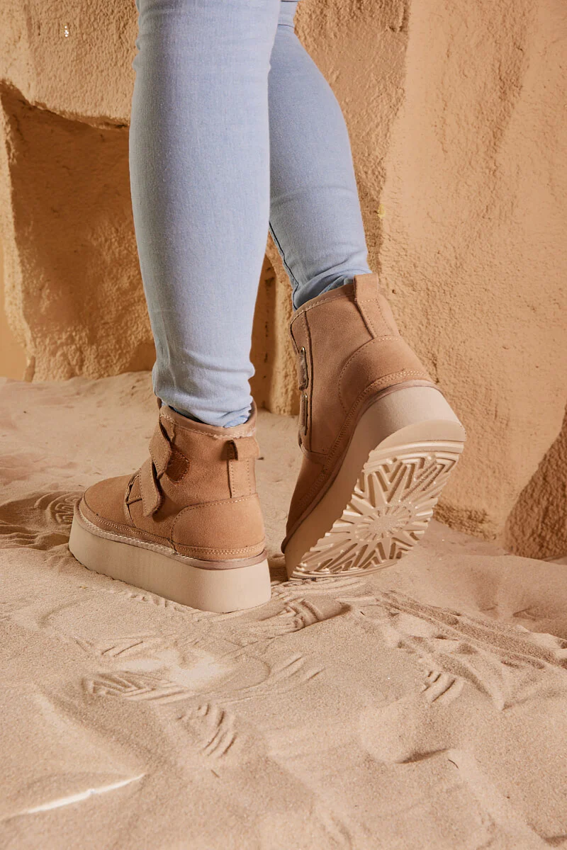 Smaibulun Ugg | Arlene Suede Platform Boots - Sand - Image 6