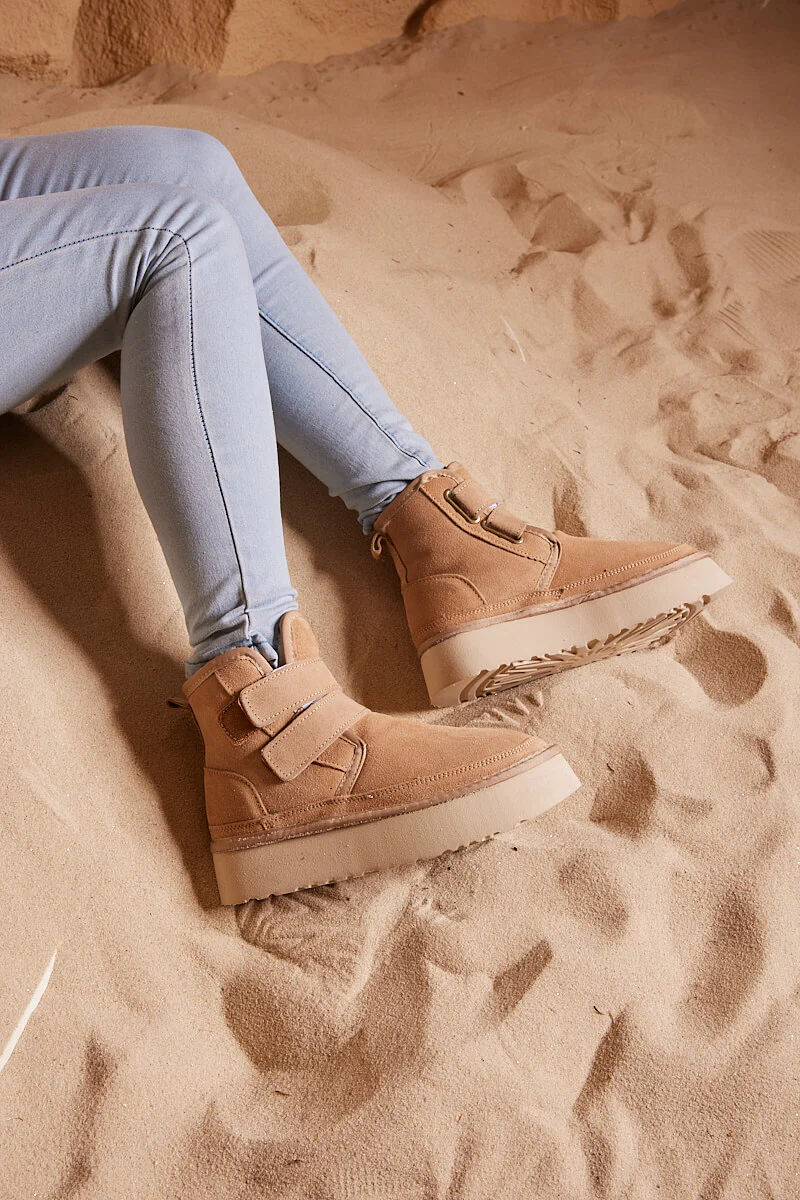 Smaibulun Ugg | Arlene Suede Platform Boots - Sand - Image 7