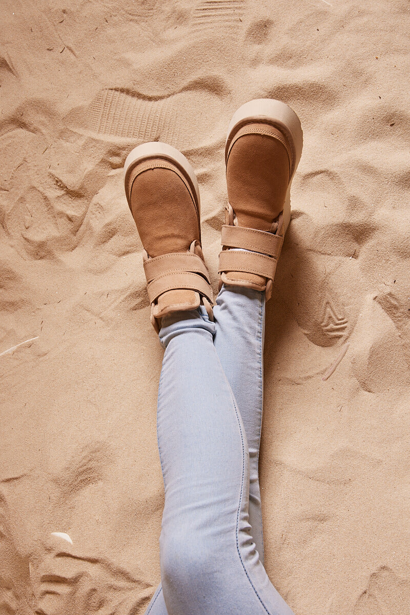 Smaibulun Ugg | Arlene Suede Platform Boots - Sand - Image 8