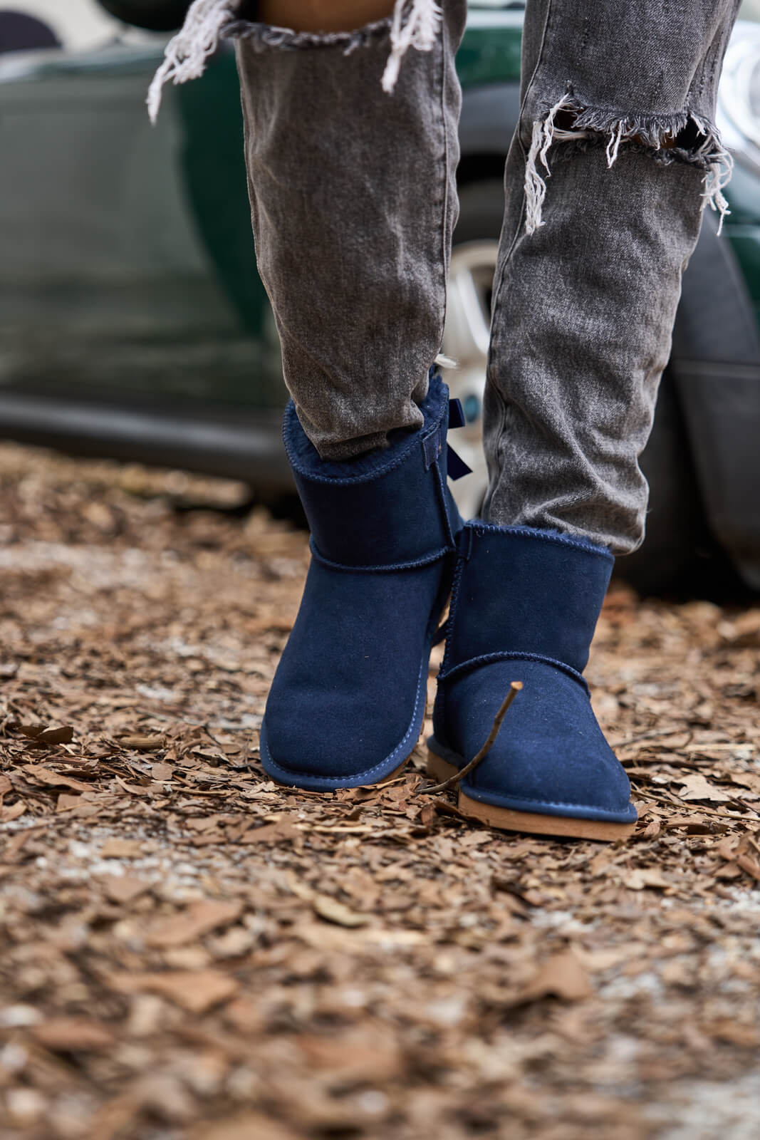 SMAIBULUN Ugg | Bailey Bow Ugg Mini Boots - Navy - Image 4