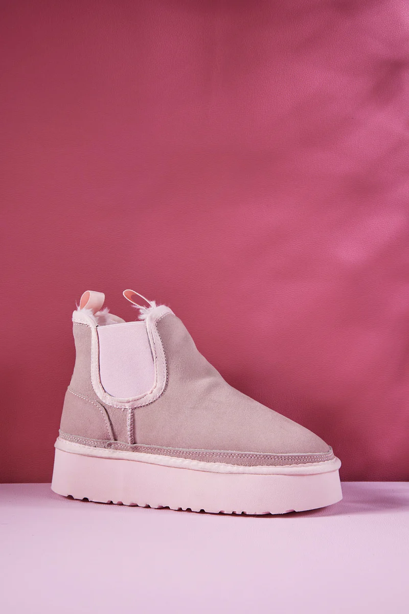 Smaibulun Ugg | Chelsea On The Land Suede Shearling Boots - Pink - Image 10