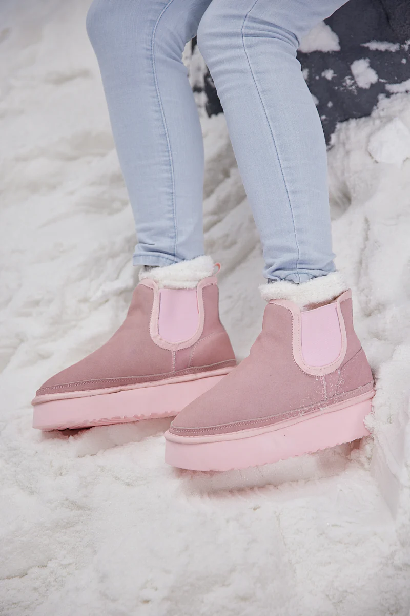 Smaibulun Ugg | Chelsea On The Land Suede Shearling Boots - Pink - Image 2