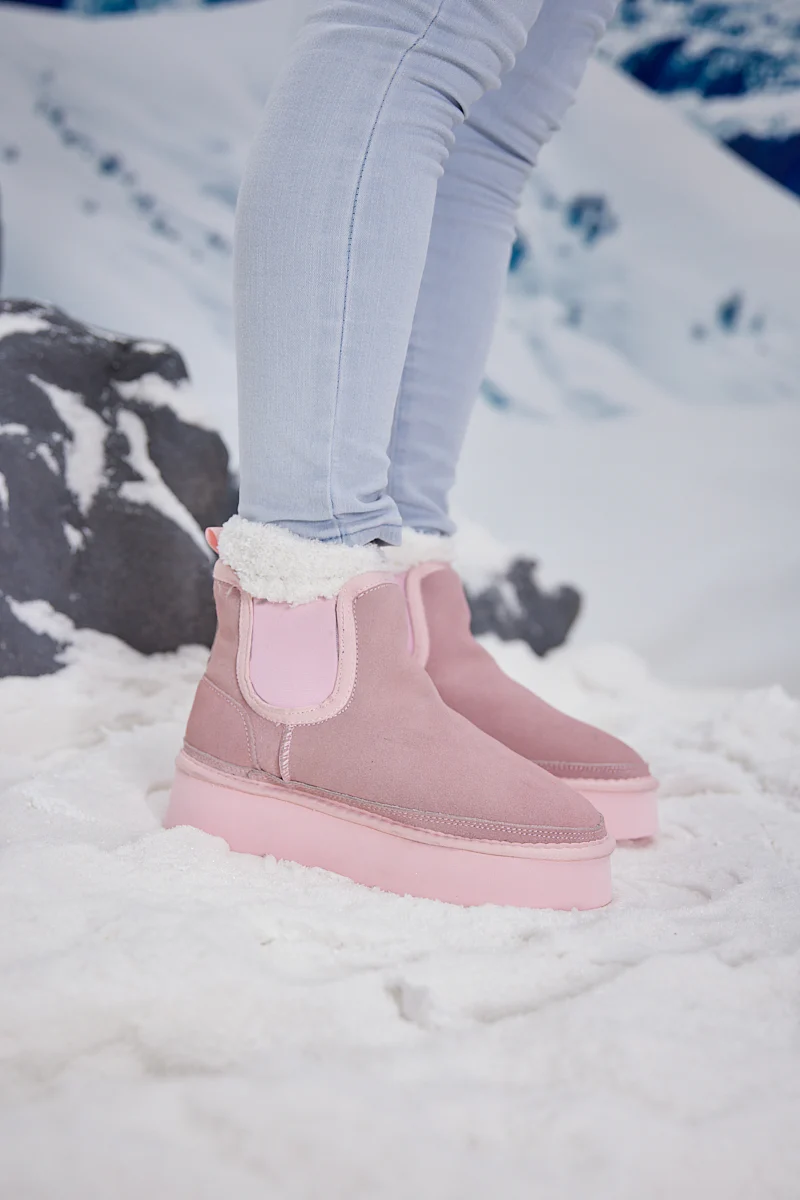 Smaibulun Ugg | Chelsea On The Land Suede Shearling Boots - Pink - Image 4