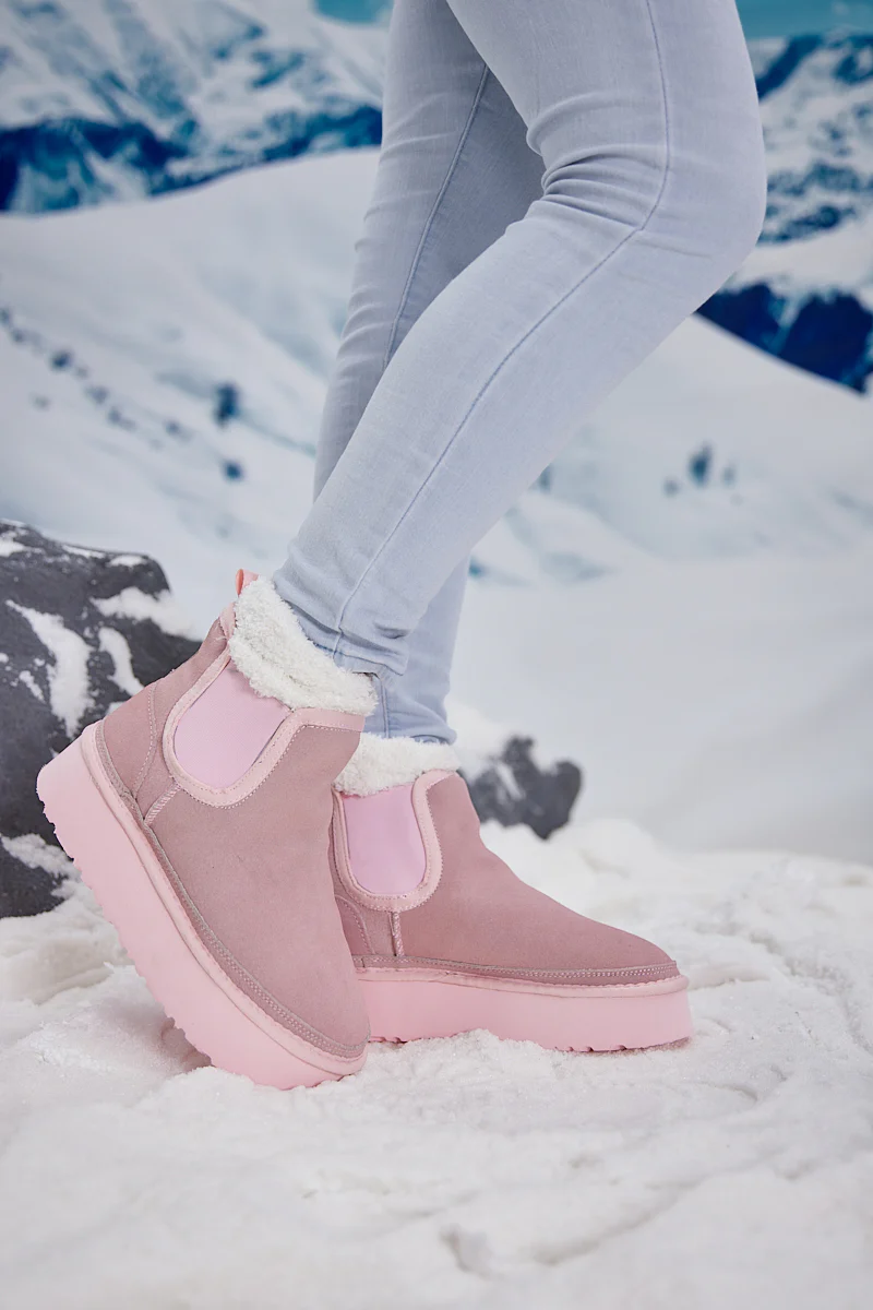 Smaibulun Ugg | Chelsea On The Land Suede Shearling Boots - Pink - Image 5