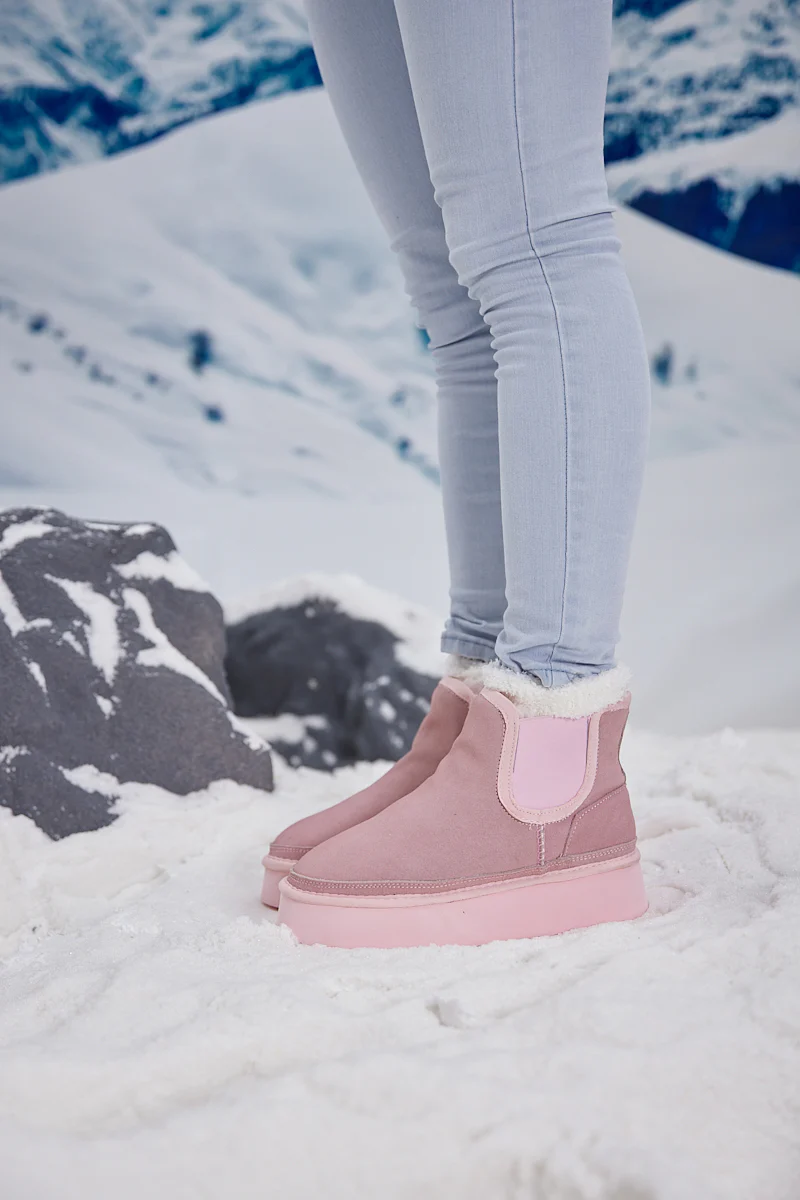 Smaibulun Ugg | Chelsea On The Land Suede Shearling Boots - Pink - Image 7