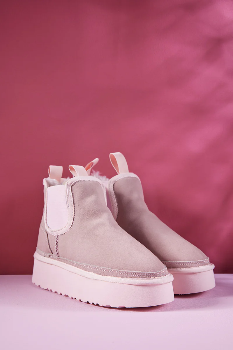 Smaibulun Ugg | Chelsea On The Land Suede Shearling Boots - Pink - Image 8