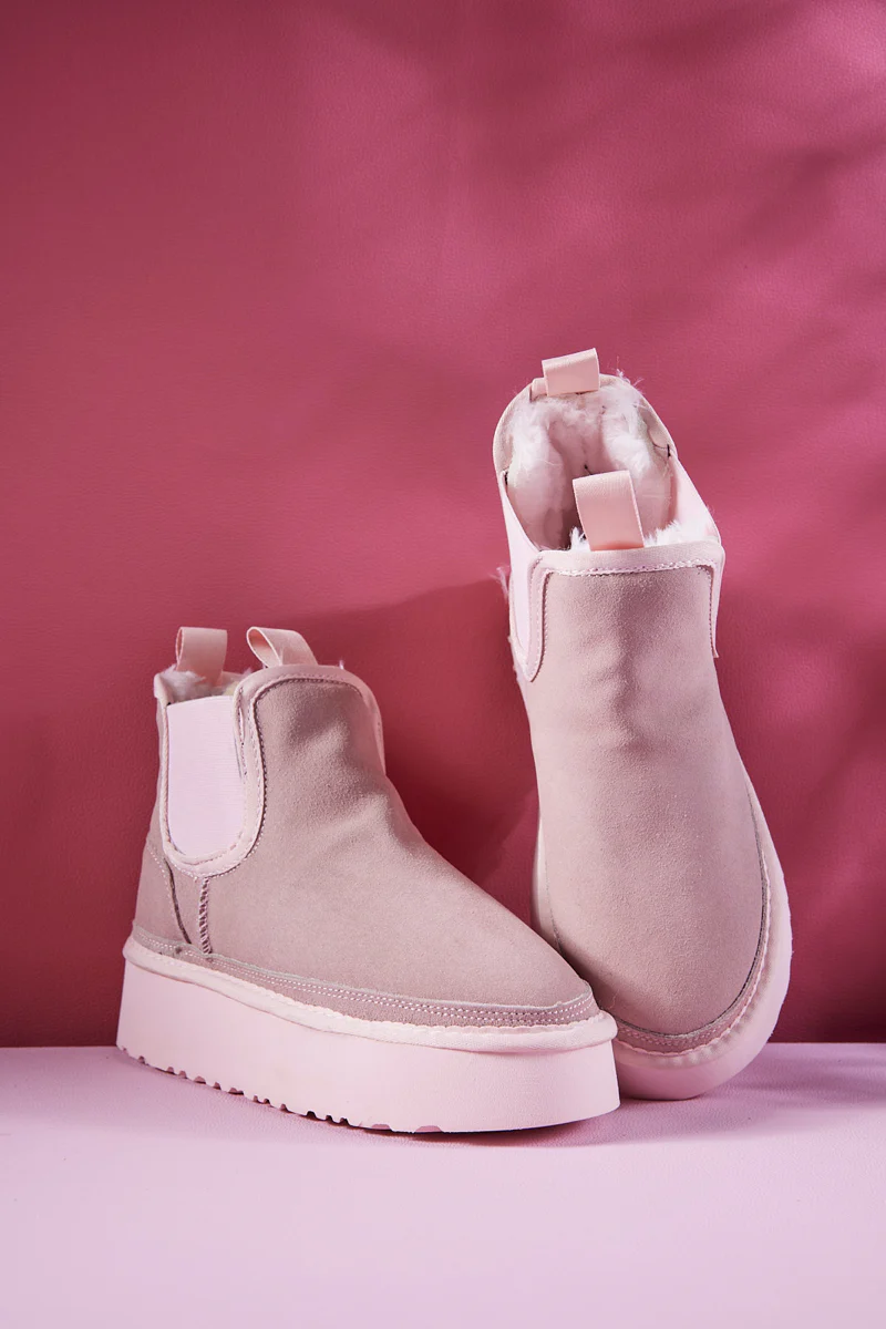 Smaibulun Ugg | Chelsea On The Land Suede Shearling Boots - Pink - Image 9