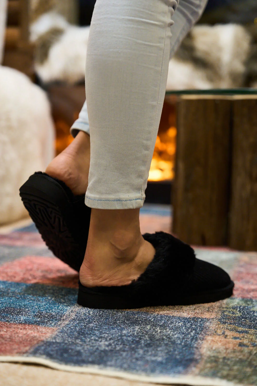 SMAIBULUN Ugg | Corduroy Knit Wool Blend Slipper - black - Image 4