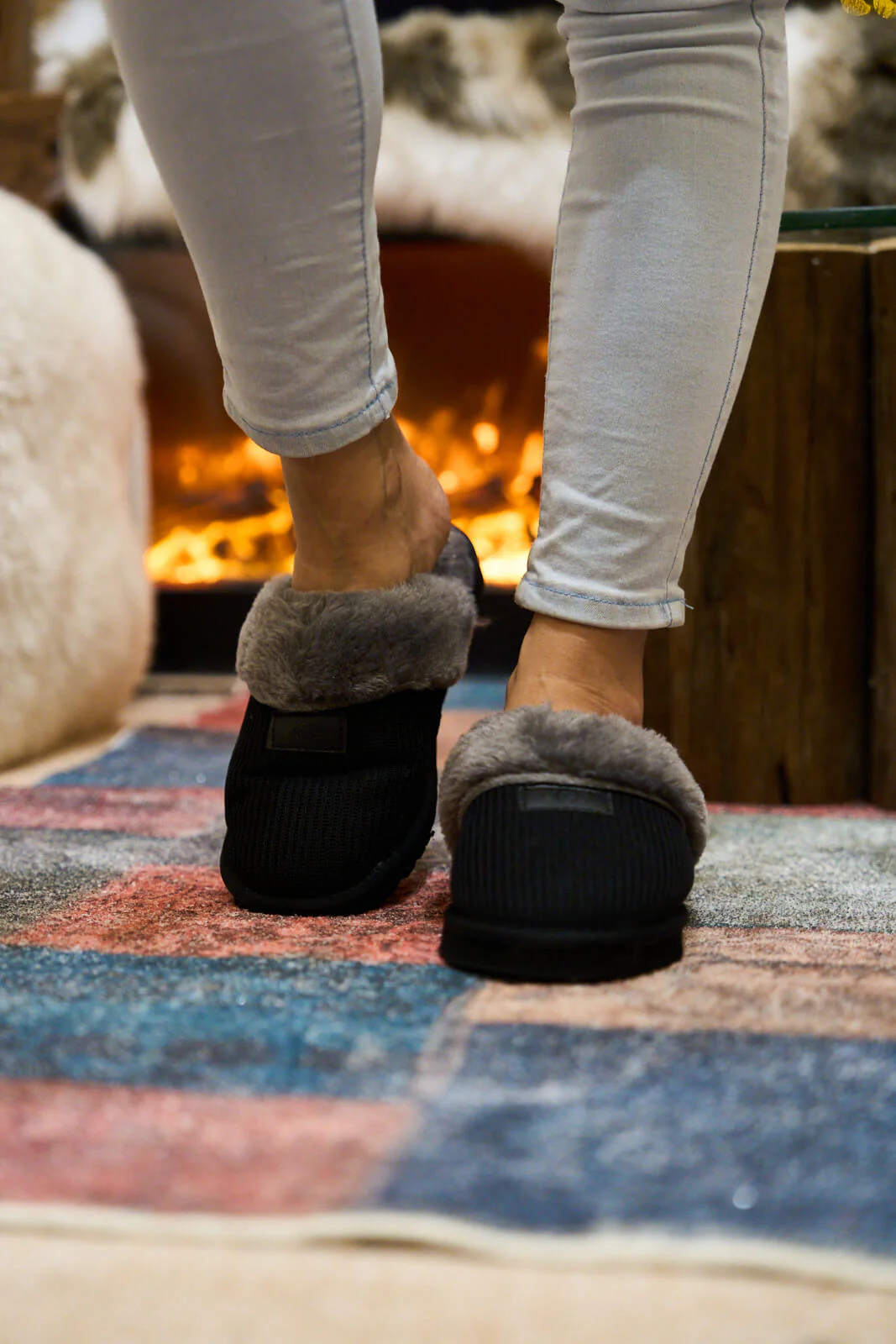 SMAIBULUN Ugg | Corduroy Knit Wool Blend Slipper - charcoal - Image 2