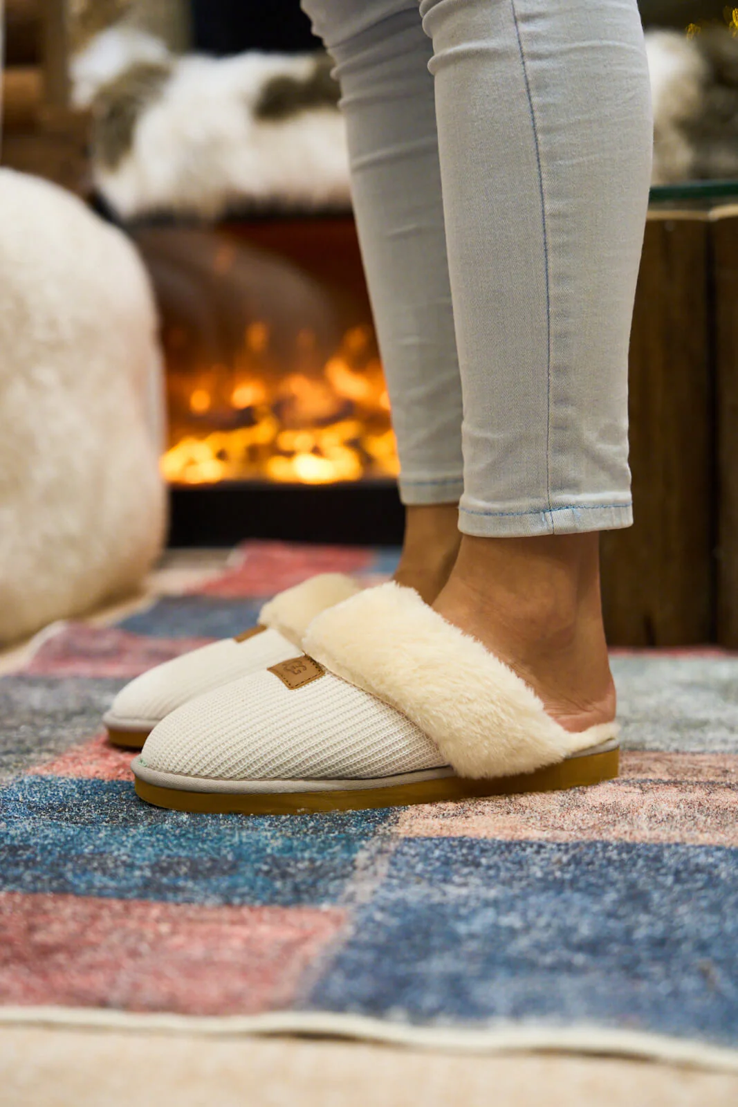 SMAIBULUN Ugg | Corduroy Knit Wool Blend Slipper - white - Image 3