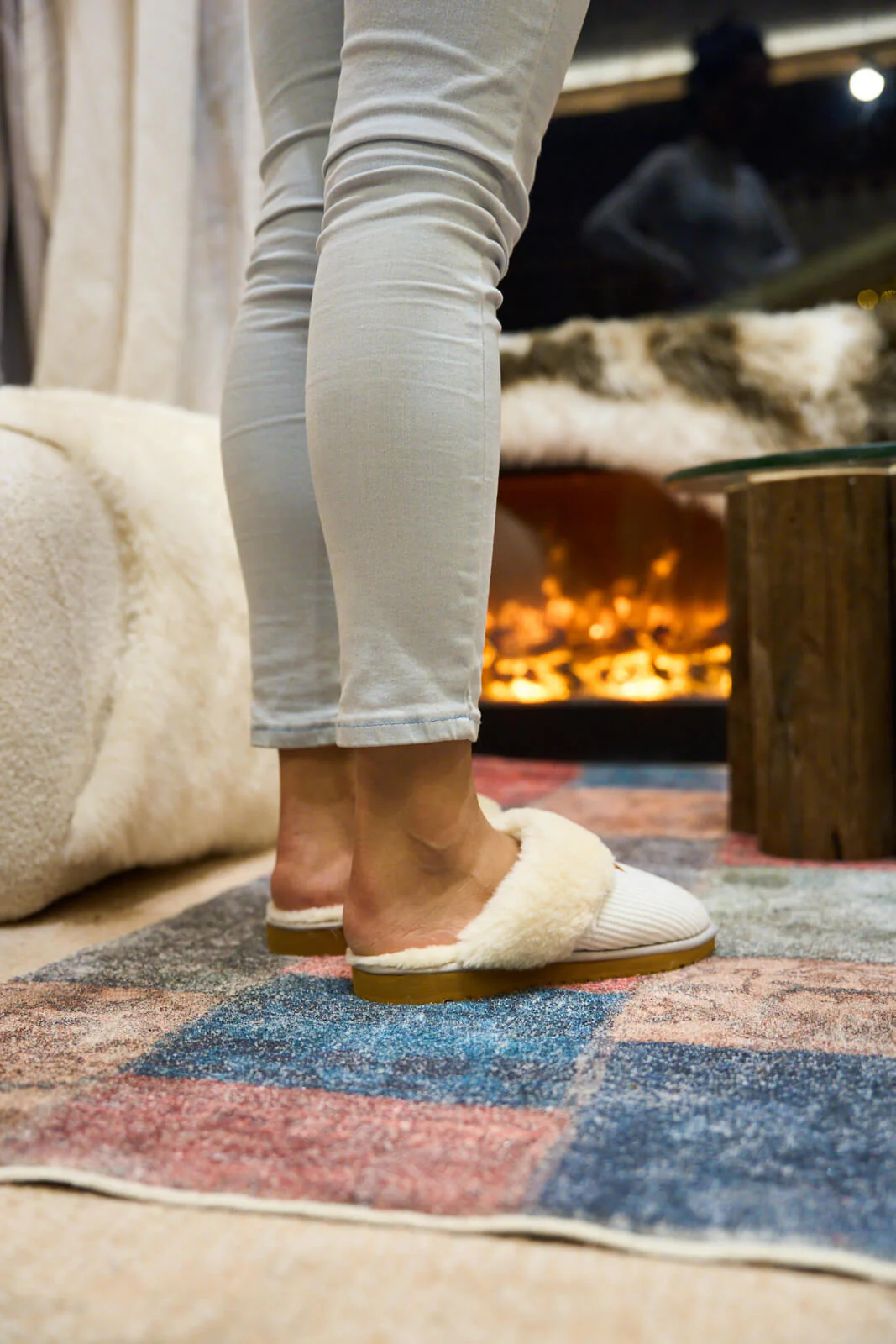 SMAIBULUN Ugg | Corduroy Knit Wool Blend Slipper - white - Image 6