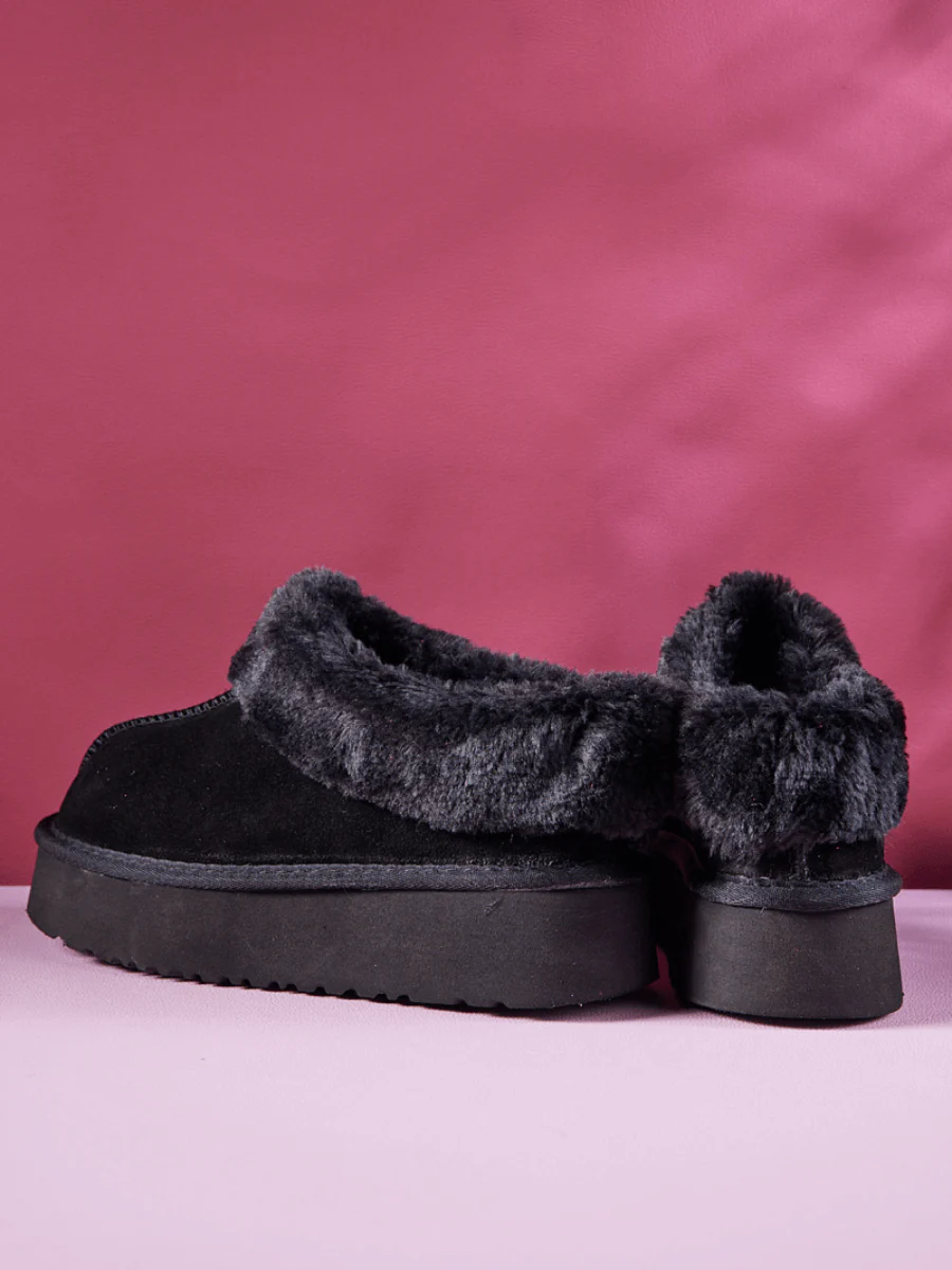 Smaibulun Ugg | Cuddle Up Wool Lined Suede Bootie - Black - Image 10