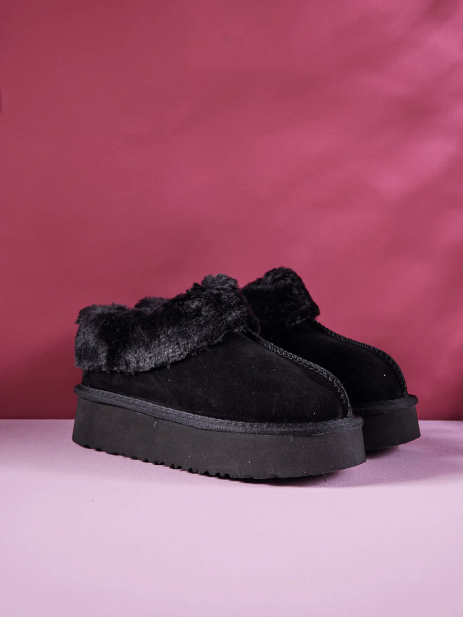 Smaibulun Ugg | Cuddle Up Wool Lined Suede Bootie - Black - Image 8