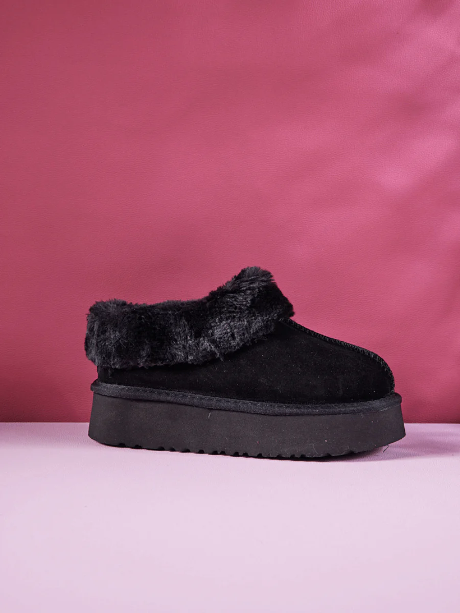 Smaibulun Ugg | Cuddle Up Wool Lined Suede Bootie - Black - Image 9