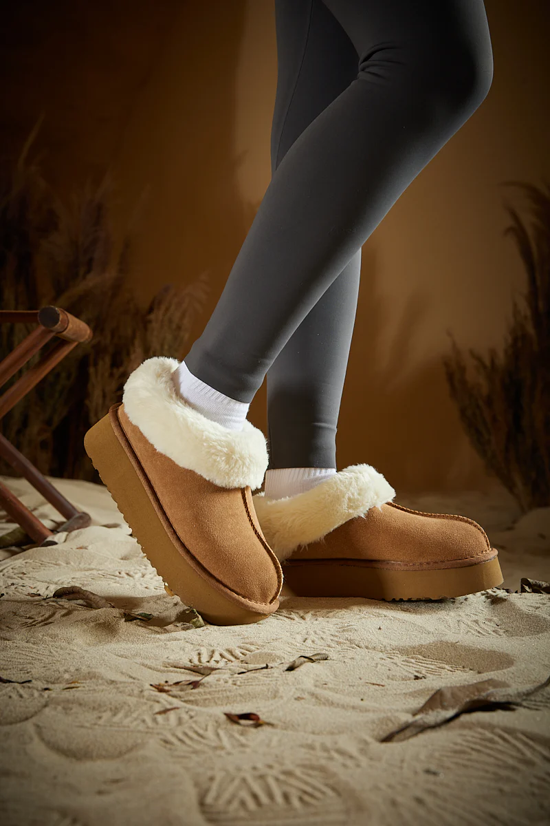Smaibulun Ugg | Cuddle Up Wool Lined Suede Bootie - Chestnut - Image 2