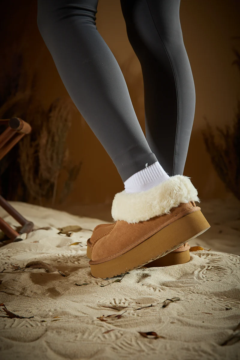 Smaibulun Ugg | Cuddle Up Wool Lined Suede Bootie - Chestnut - Image 4