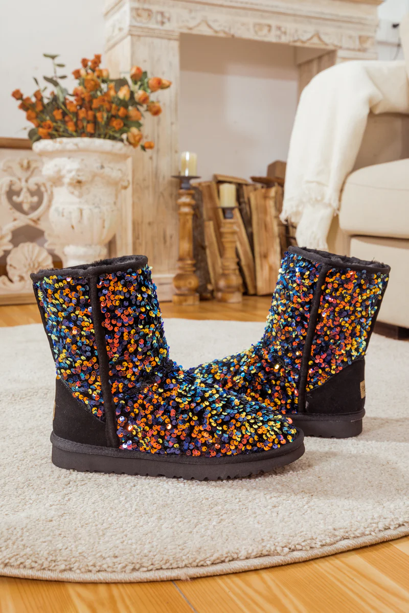 Smaibulun Ugg | Dallas Glam Sequin Shearling Boots - Black - Image 8