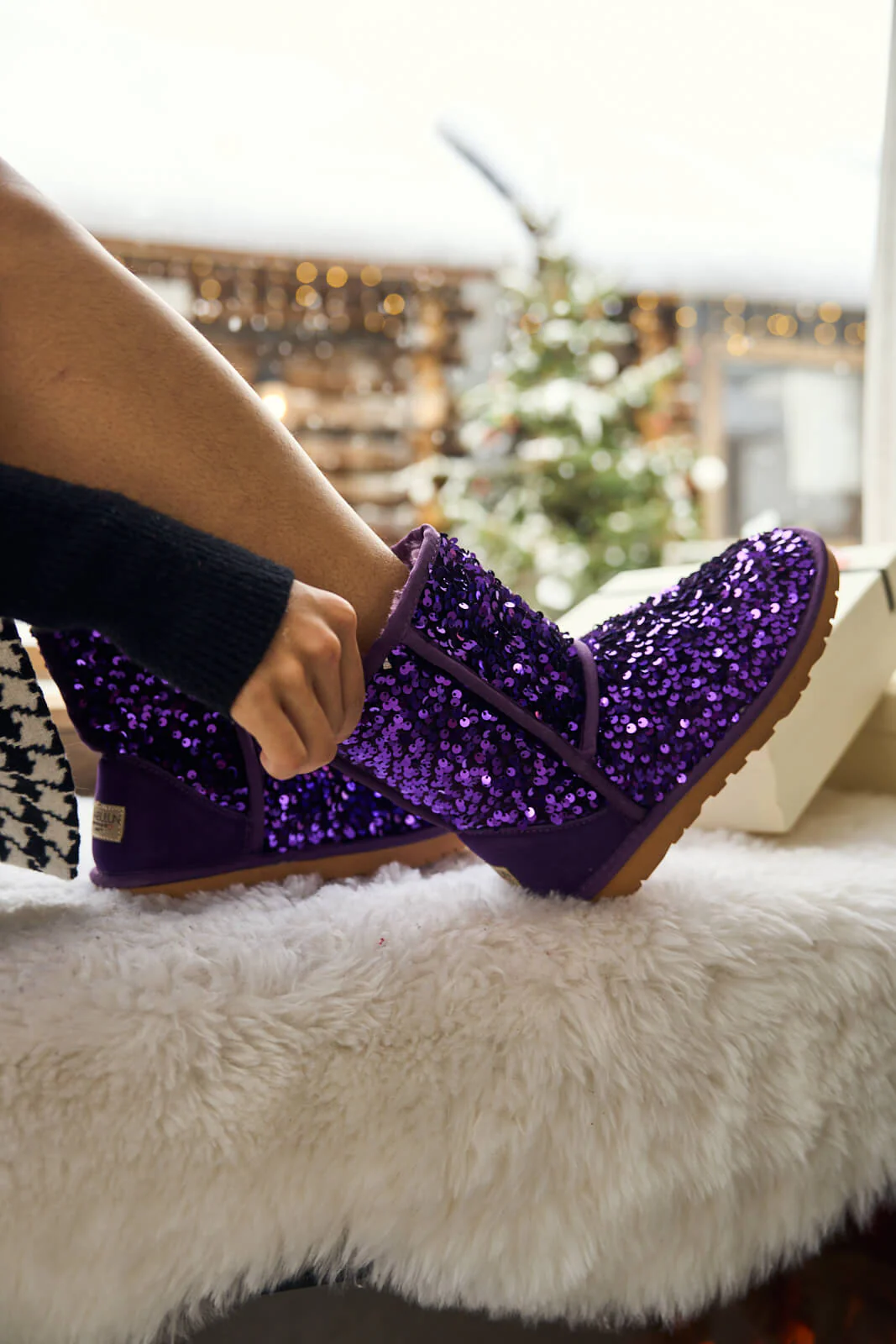 Smaibulun Ugg | Dallas Glam Sequin Shearling Boots - violet - Image 9
