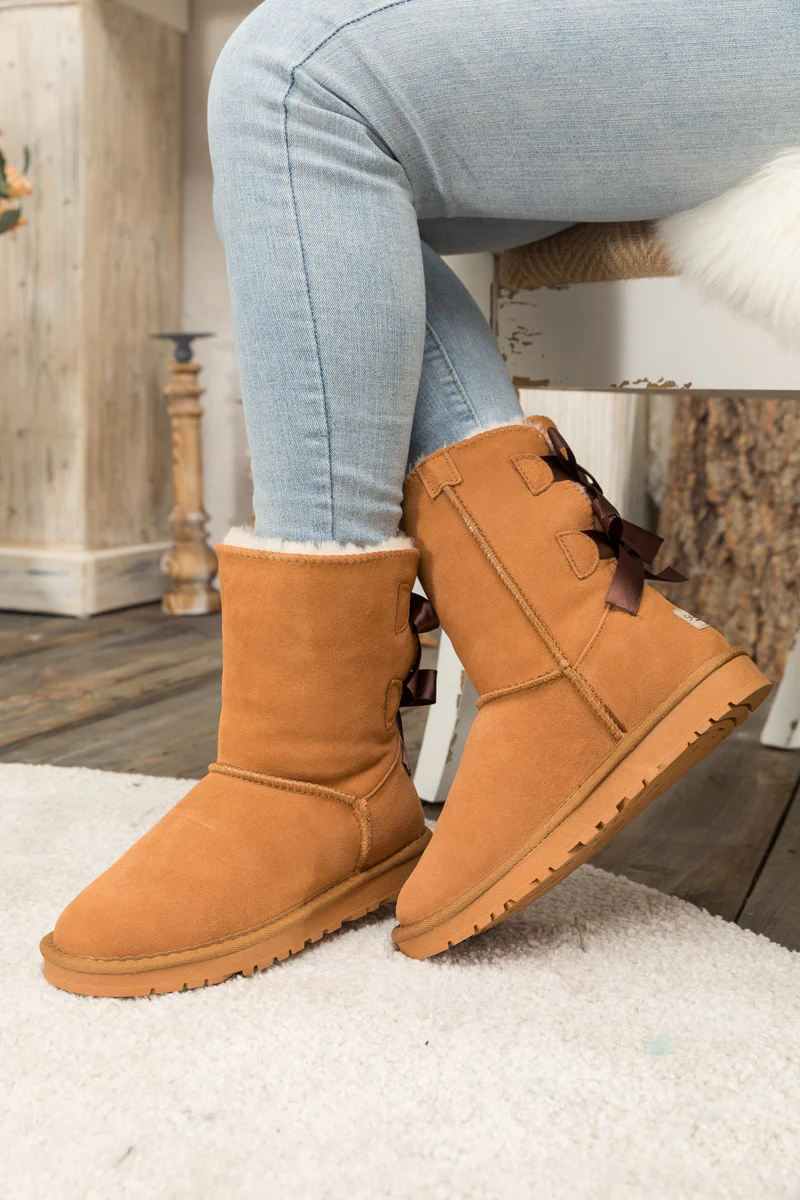 Smaibulun Ugg | Double Ballet Ribbon Bow Suede Shearling Boots - Chestnut - Image 4