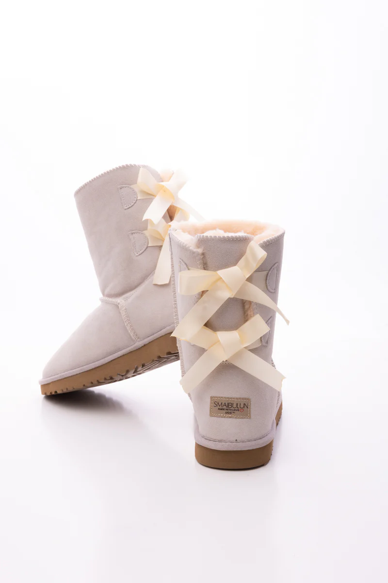 Smaibulun Ugg | Double Ballet Ribbon Bow Suede Shearling Boots - Ivory - Image 9