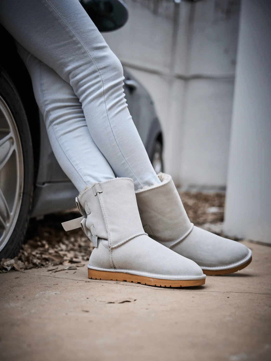 Smaibulun Ugg | Double Ballet Ribbon Bow Suede Shearling Boots - pale - Image 3