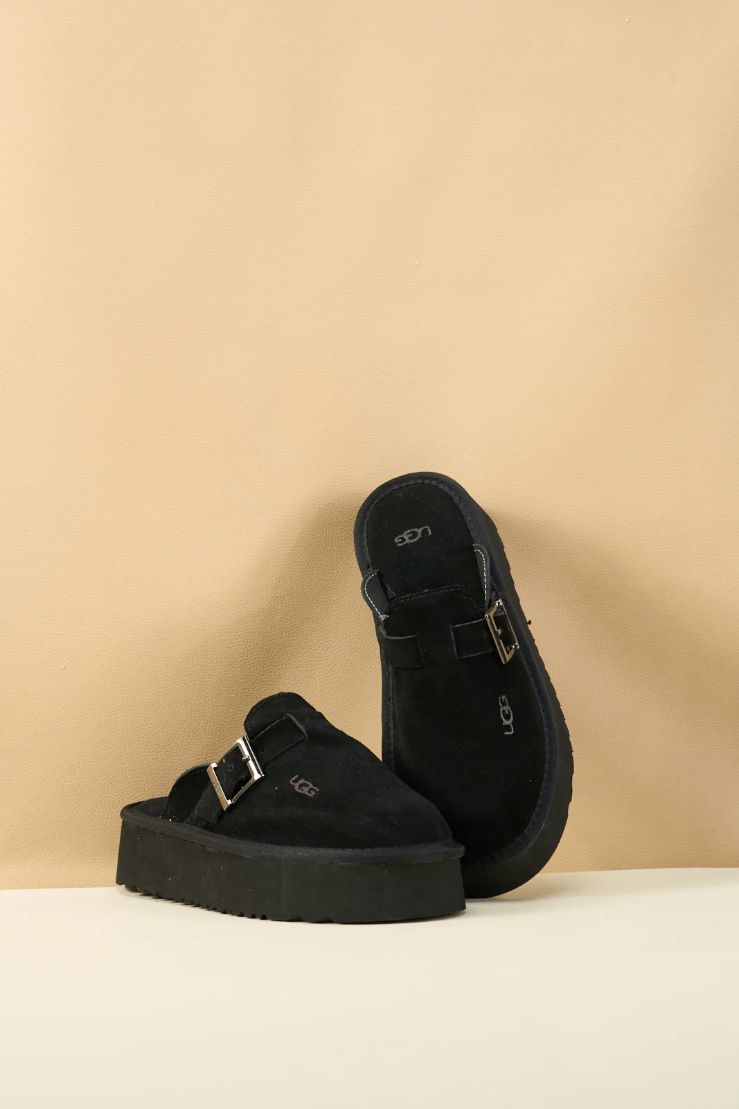 SMAIBULUN Ugg | Forever Iconic Platform Clog - Black - Image 10