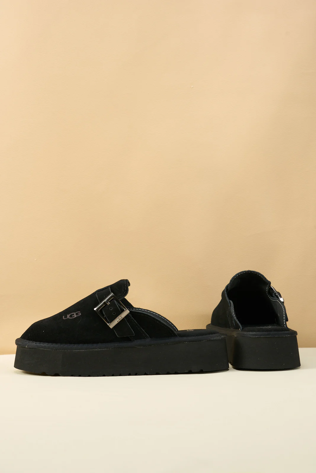 SMAIBULUN Ugg | Forever Iconic Platform Clog - Black - Image 12