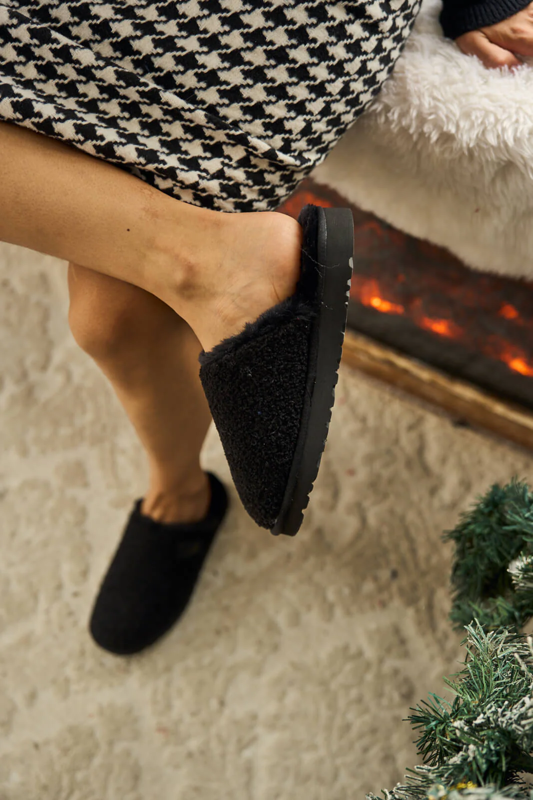 SMAIBULUN Ugg | Languorous Shepherd Blend Wool Slipper - black - Image 7