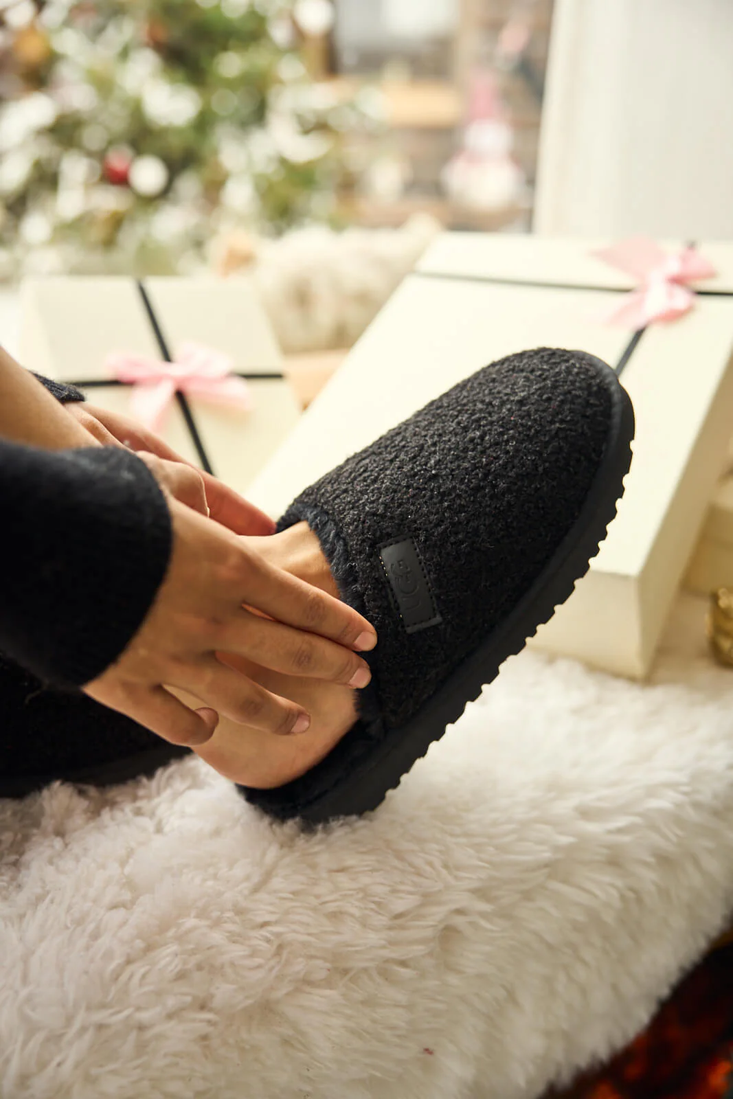 SMAIBULUN Ugg | Languorous Shepherd Blend Wool Slipper - black - Image 8