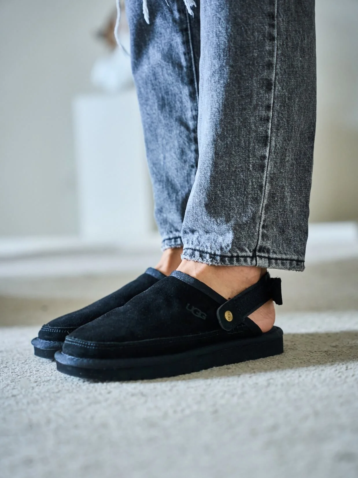 Smaibulun Ugg | Lyla Suede Slingback Scuff Slipper - black - Image 2