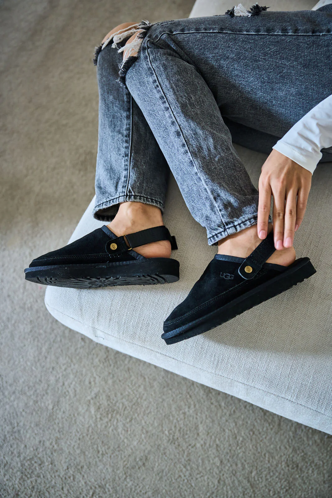 Smaibulun Ugg | Lyla Suede Slingback Scuff Slipper - black - Image 7