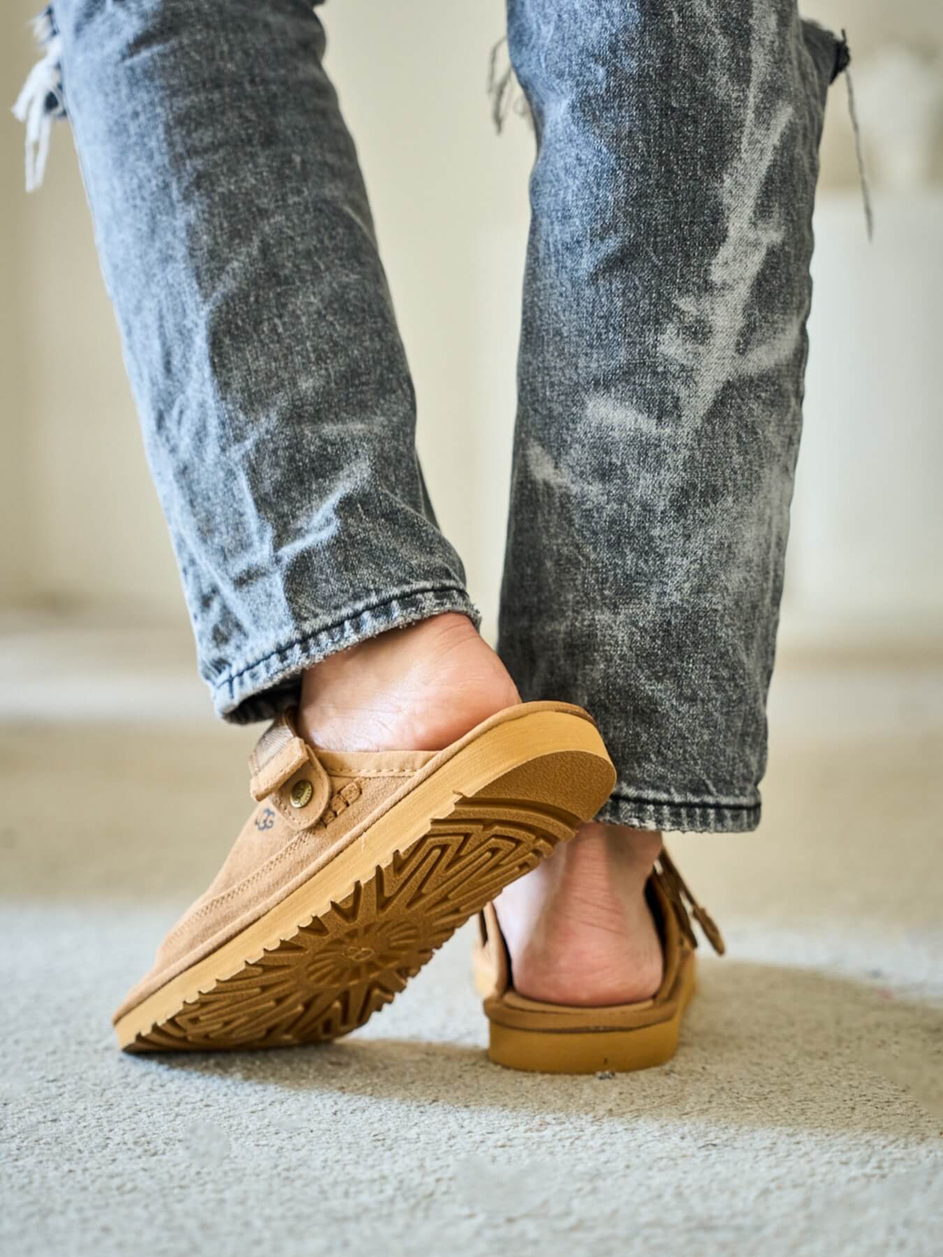 Smaibulun Ugg | Lyla Suede Slingback Scuff Slipper - chestnut - Image 10