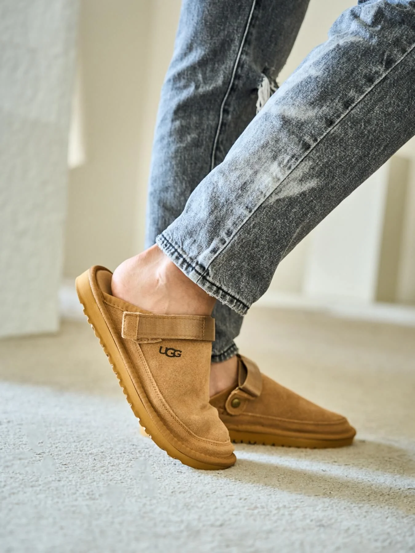 Smaibulun Ugg | Lyla Suede Slingback Scuff Slipper - chestnut - Image 9