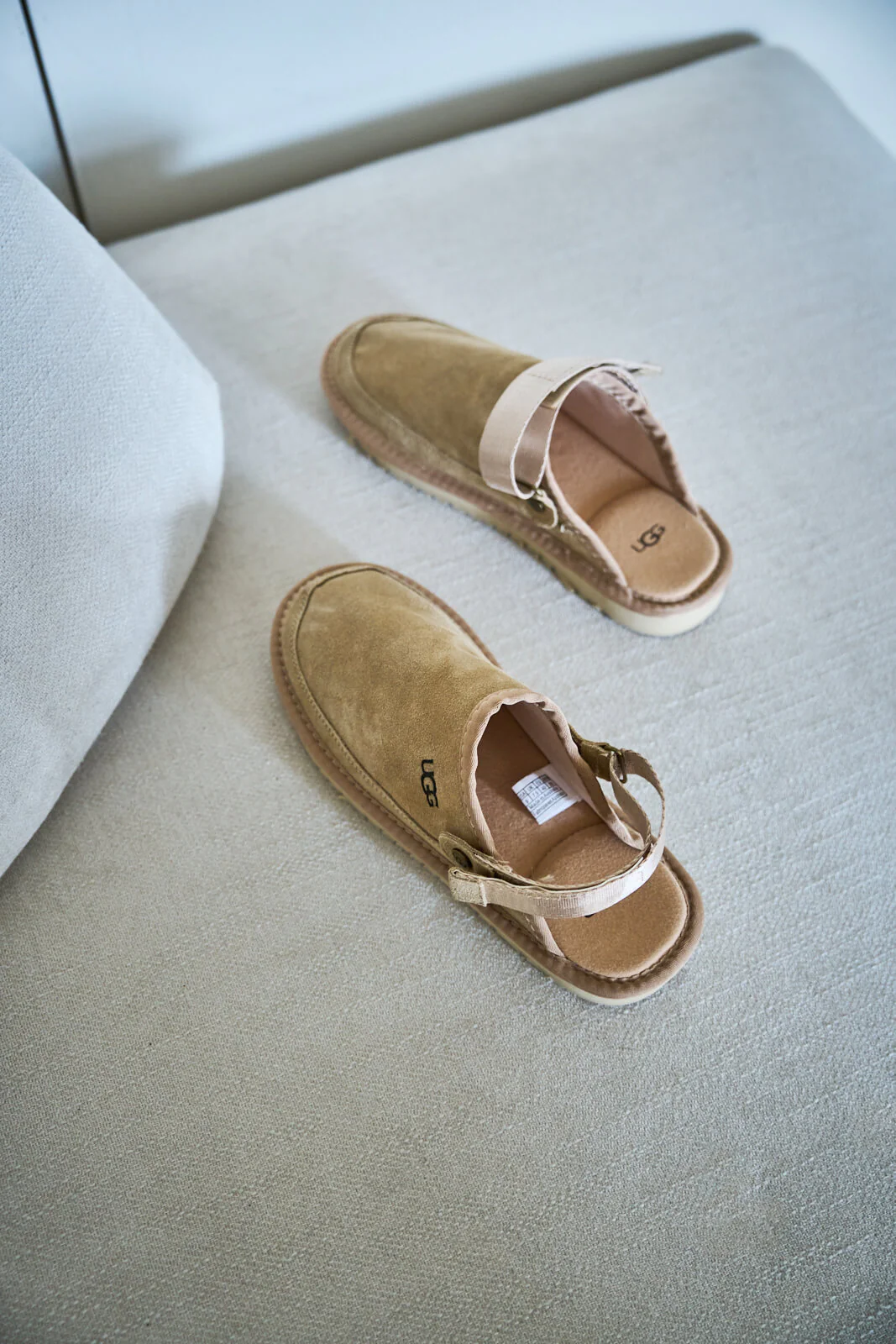 Smaibulun Ugg | Lyla Suede Slingback Scuff Slipper - sand - Image 10