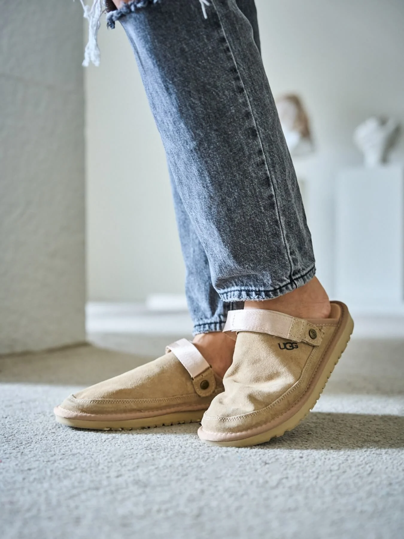 Smaibulun Ugg | Lyla Suede Slingback Scuff Slipper - sand - Image 3