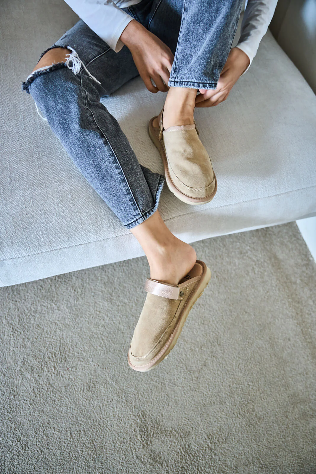 Smaibulun Ugg | Lyla Suede Slingback Scuff Slipper - sand - Image 6