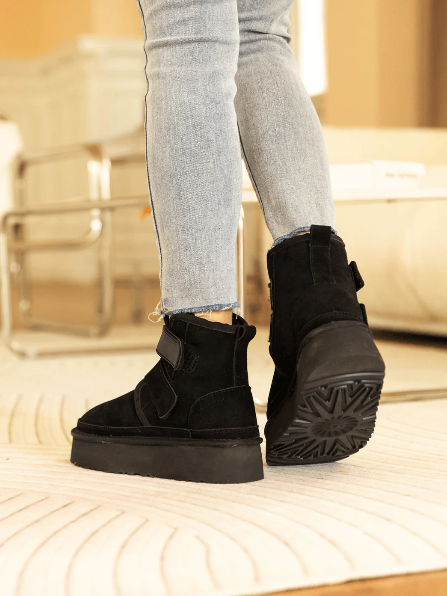 Smaibulun Ugg | Montford Wool Lined Buckle Up Platform Boots – Black - Image 6