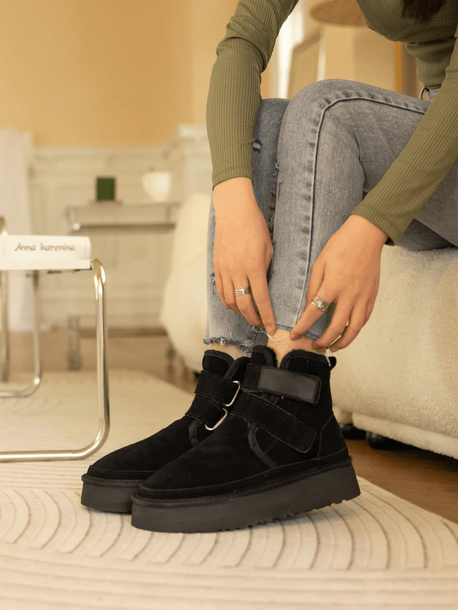 Smaibulun Ugg | Montford Wool Lined Buckle Up Platform Boots – Black - Image 8