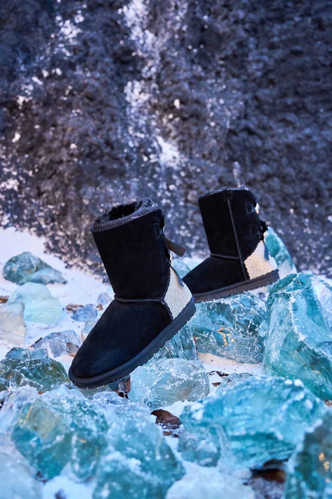 SMAIBULUN Ugg | Rhinestone Dual Bailey Bow Glam Ugg Boots - black - Image 8
