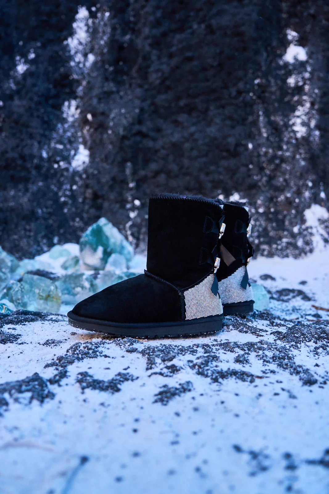 SMAIBULUN Ugg | Rhinestone Dual Bailey Bow Glam Ugg Boots - black - Image 9
