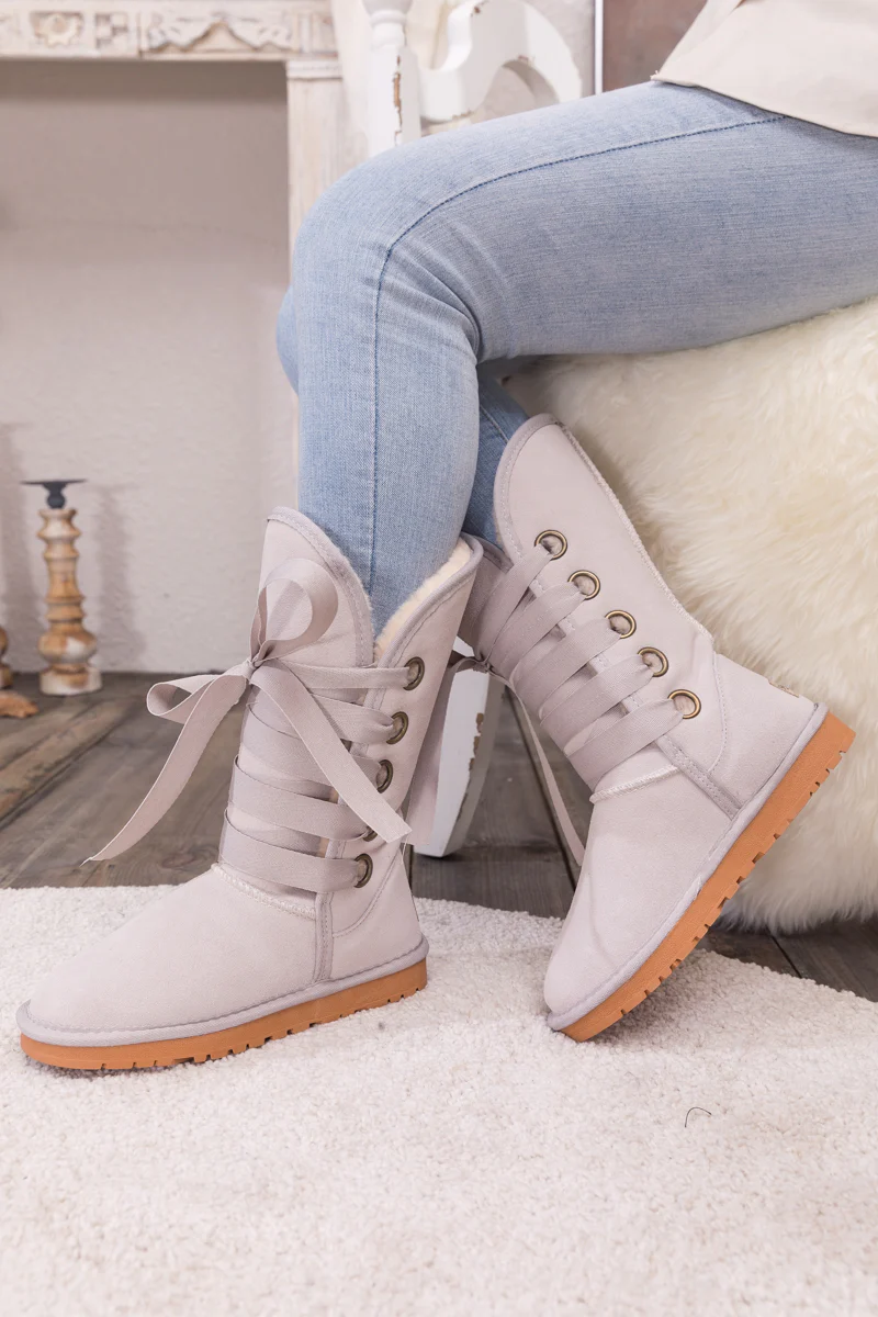 SMAIBULUN Ugg | Ribbon Lace-Up Faux Fur-lined Suede Boot - Ash - Image 4