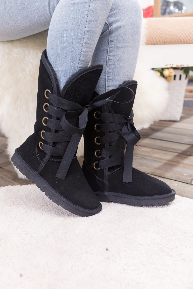 SMAIBULUN Ugg | Ribbon Lace-Up Faux Fur-lined Suede Boot - Black - Image 2