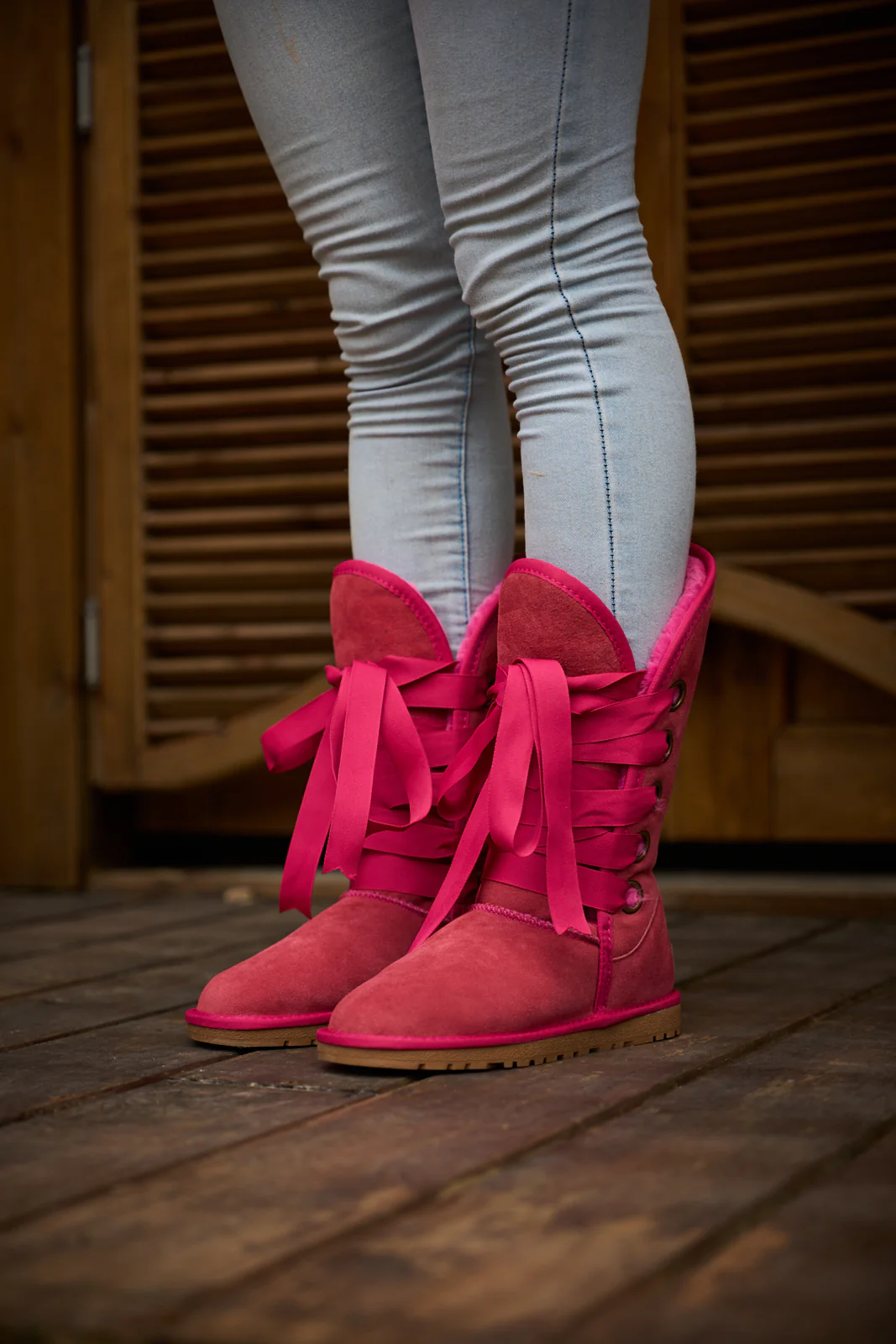 SMAIBULUN Ugg | Ribbon Lace-Up Faux Fur-lined Suede Boot - Fuchsia - Image 2