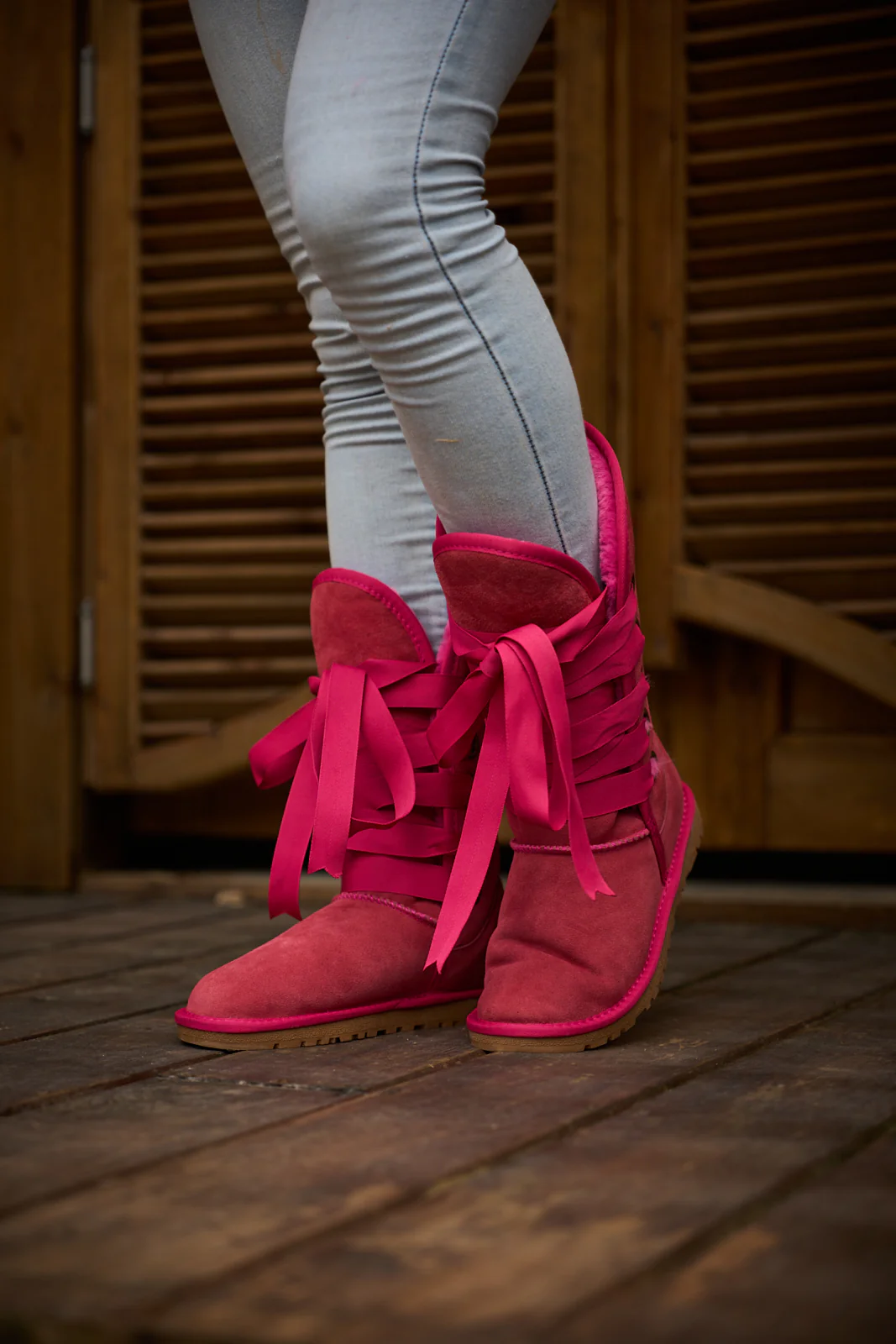SMAIBULUN Ugg | Ribbon Lace-Up Faux Fur-lined Suede Boot - Fuchsia - Image 3