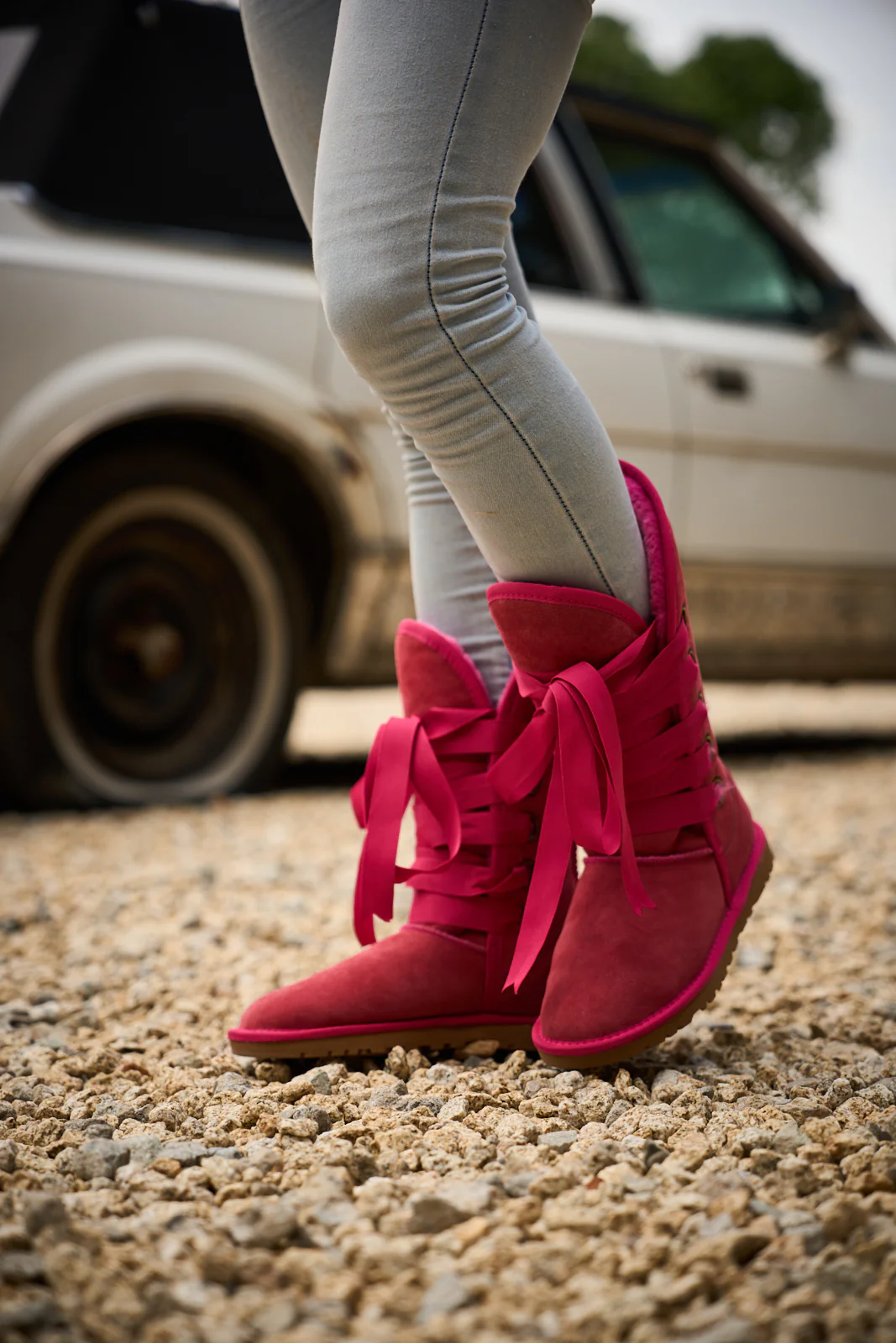 SMAIBULUN Ugg | Ribbon Lace-Up Faux Fur-lined Suede Boot - Fuchsia - Image 7