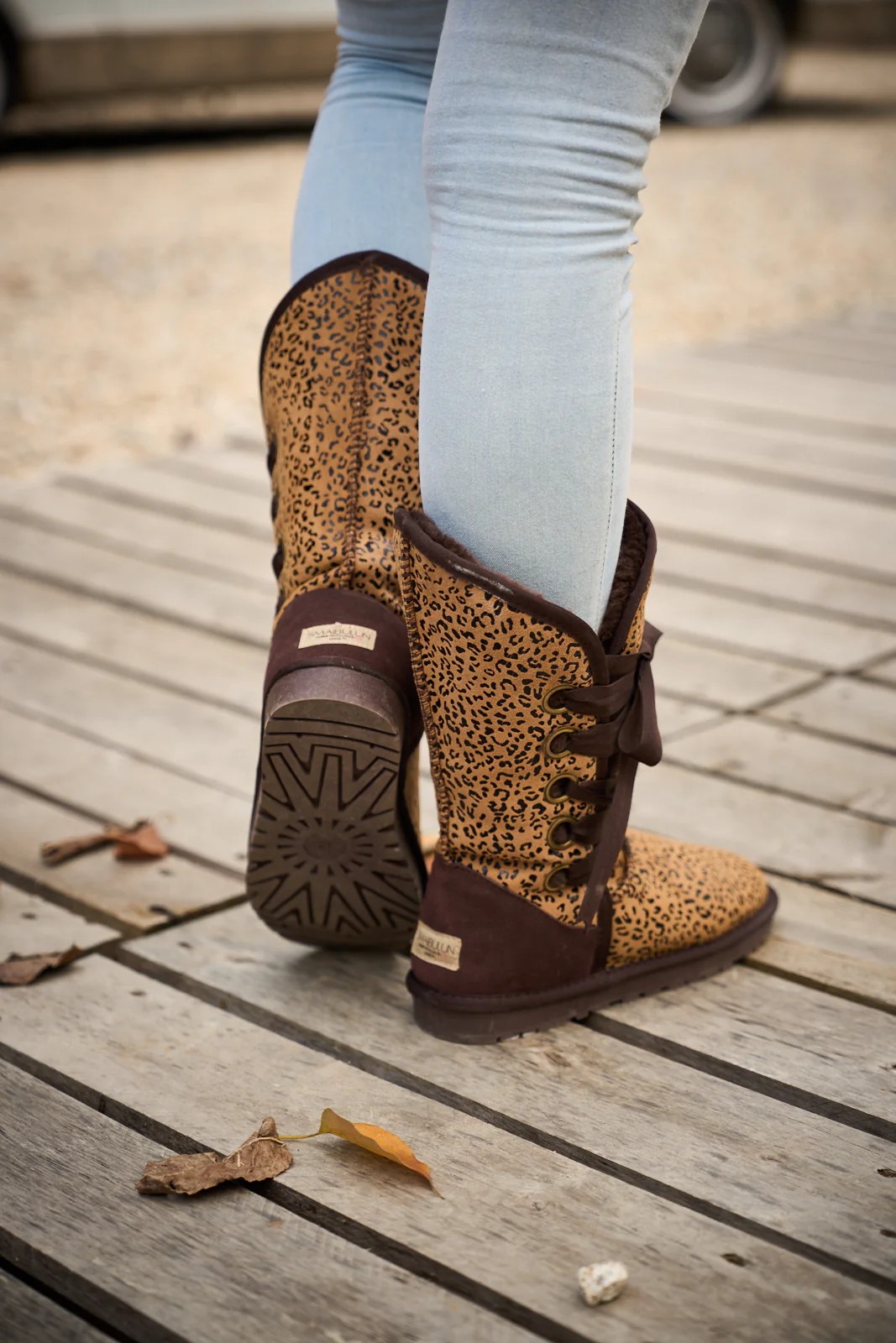 SMAIBULUN Ugg | Ribbon Lace-Up Faux Fur-lined Suede Boot - Leopard - Image 5